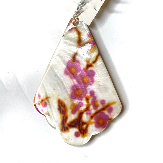 Picture of Blister Pearl Shell 65x46mm teardrop "Flower motif" x1
