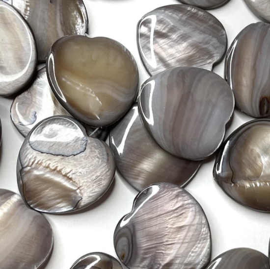 Picture of Mother-of-Pearl Heart 28mm Grey x1