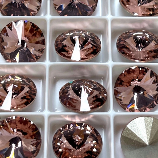 Picture of Swarovski 1122 Rivoli Round Stone 12mm Vintage Rose x1