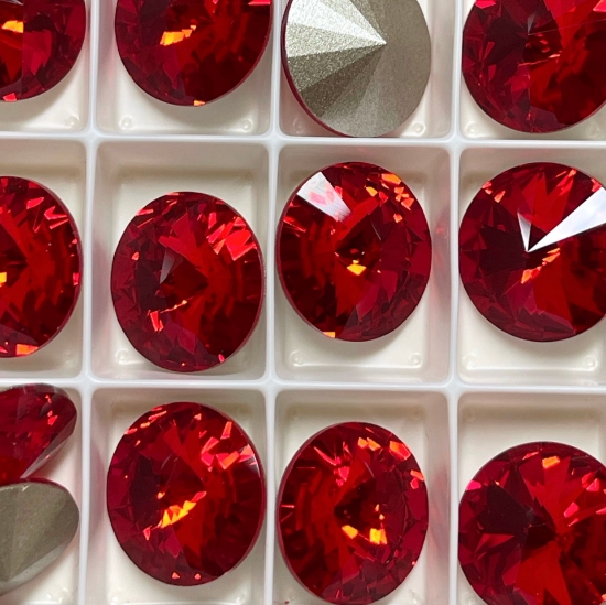 Picture of Swarovski 1122 Rivoli Round Stone 14mm Light Siam x1