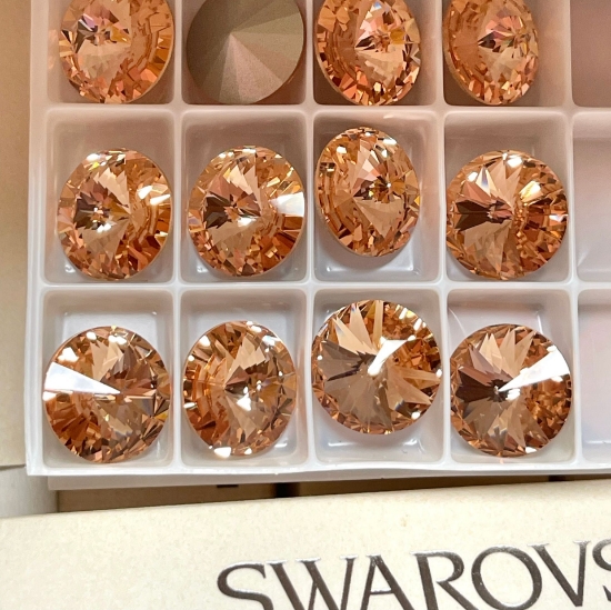 Picture of Swarovski 1122 Rivoli Round Stone 14mm Light Peach x1
