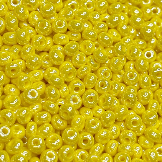 Picture of Czech Seed Beads 6/0 Opaque Yellow Luster x10g