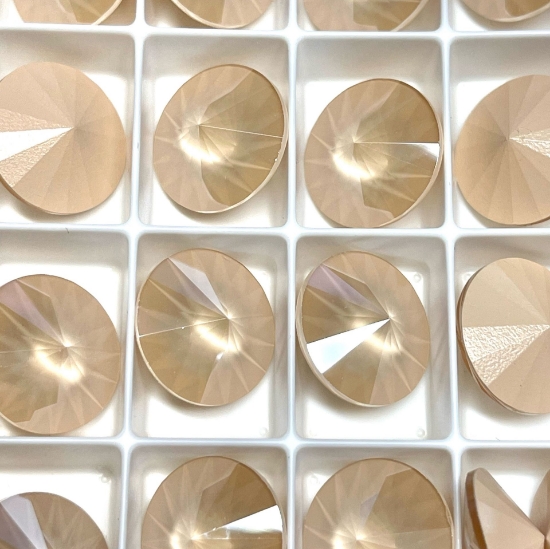 Picture of Swarovski 1122 Rivoli Round Stone 12mm Crystal Ivory Cream x1