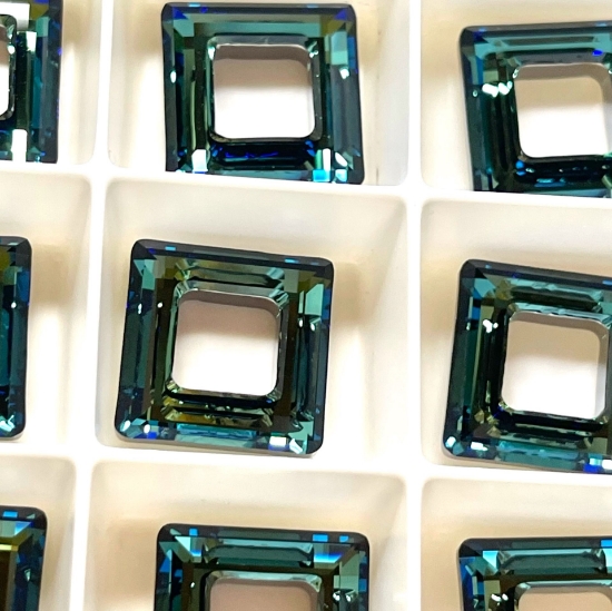 Picture of Swarovski Square Ring 4439 14mm Bermuda Blue x1