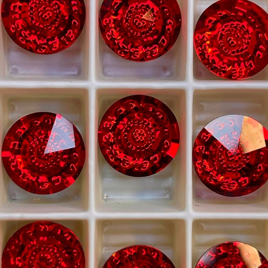 Picture of Swarovski 1681 Vision Round Stone 16mm Light Siam x1