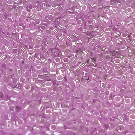 Picture of Miyuki Delica 11/0 DB248 Lined Crystal/Pale Lilac Luster x10g