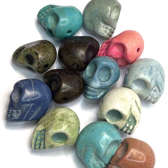 Изображение Synthetic Howlite Skull 18x15mm mixed colors x10