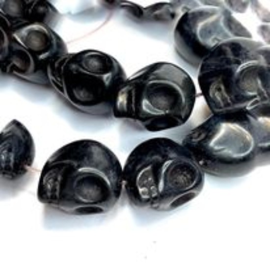 Picture of Synthetic Turquoise Skull 18x17mm Black x10