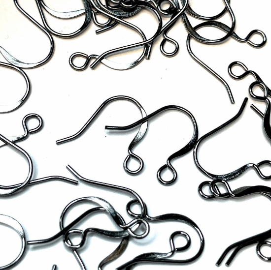 Picture of Earwire Flat Fishhook 15mm  w/ Loop Gunmetal x20