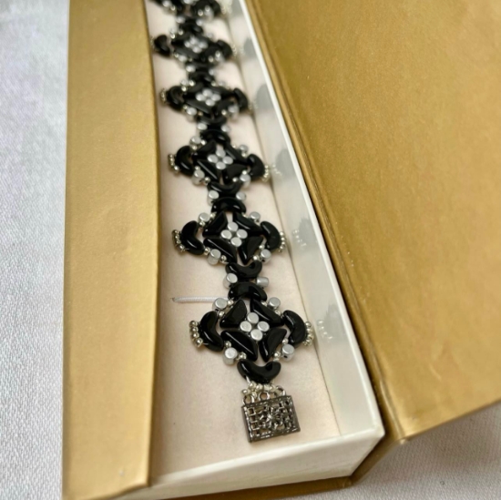 Picture of Premium Magnetic Bracelet Box 23x5x3,5cm Gold x1