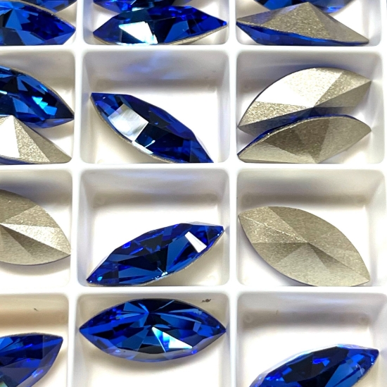 Picture of Swarovski 4228 Navette 15x7 mm Sapphire x1