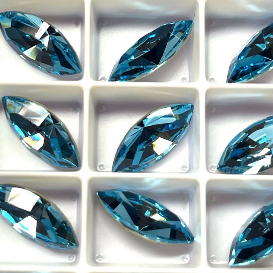 Picture of Swarovski 4228 Navette 15x7 mm Aquamarine x1