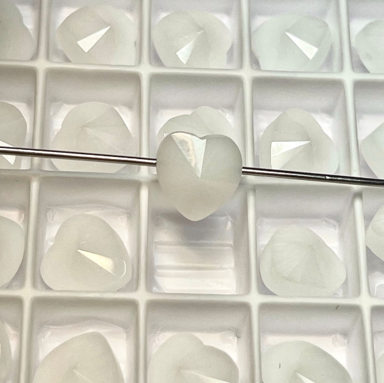 Picture of Swarovski 5742 Heart bead 8mm White Alabaster x1