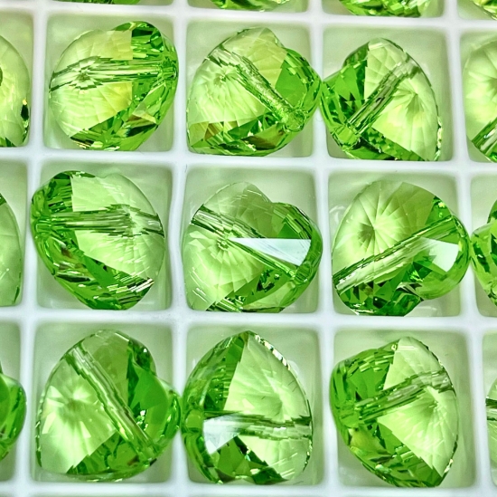Picture of Swarovski 5742 Heart bead 10mm Peridot  x1