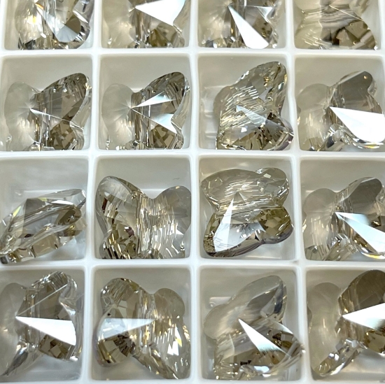 Picture of Swarovski 5754 Butterfly bead 8mm Crystal Silver Shade x1