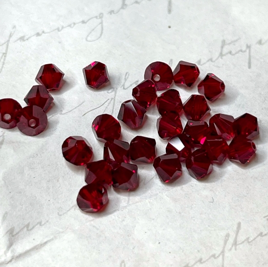 Picture of Swarovski 5328 Xilion Bead 4mm Siam x100