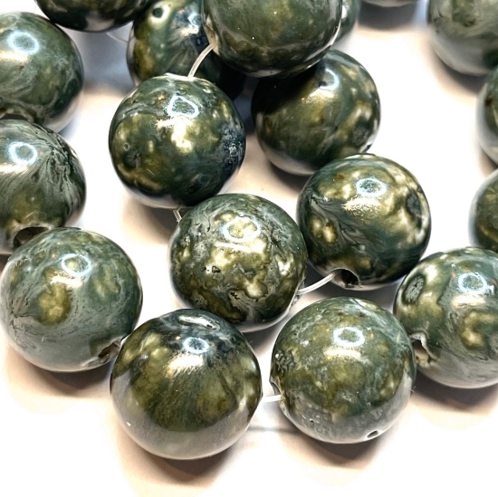 Picture of Porcelain bead round 18-20mm forest green x38cm 