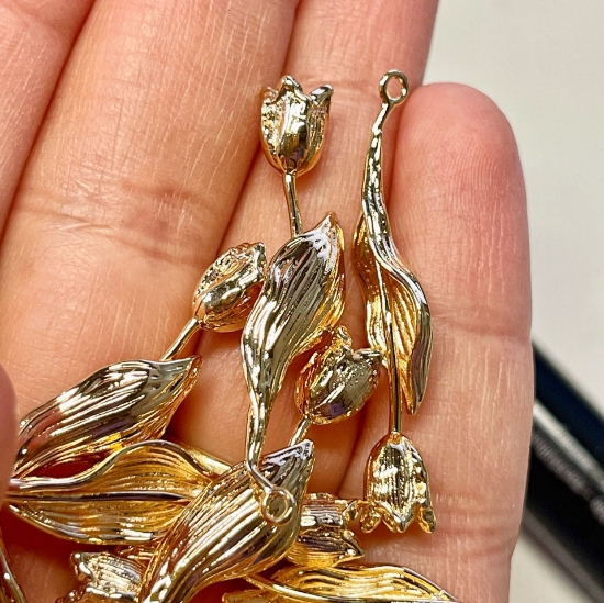 Picture of Pendant Tulip 39mm 18kt Gold Plated x1