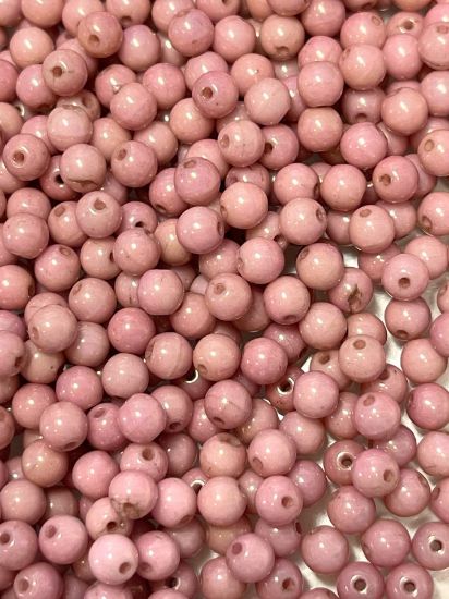 Picture of Round beads 4mm Chalk White Red Luster x50