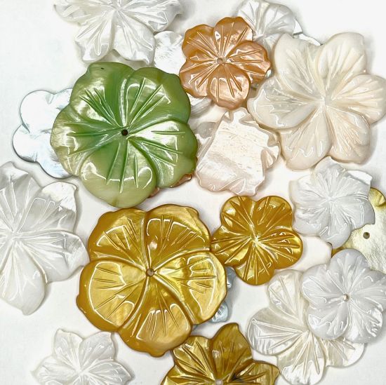 Picture of Cabochon Mother-of-Pearl Shell Flower Mix x5