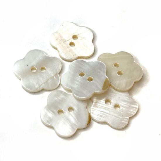 Picture of Mother-of-Pearl Button 19mm "Flower" White x6