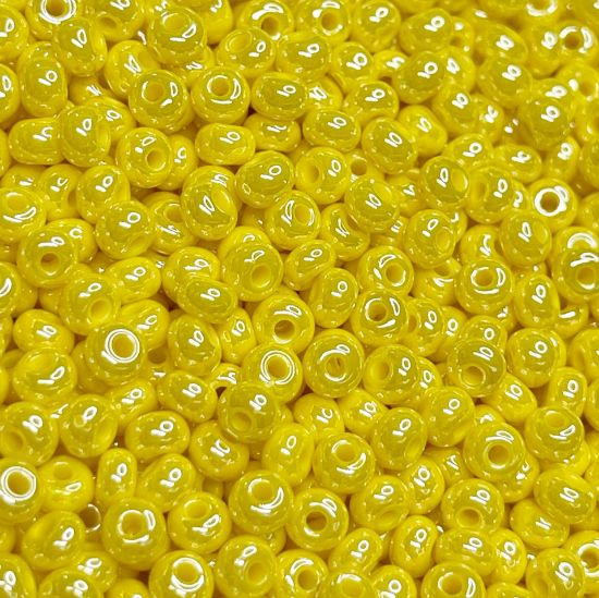 Picture of Czech Seed Beads 6/0 Opaque Yellow Luster x10g