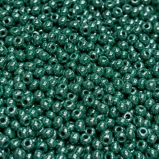 Picture of Czech Seed Beads 8/0 Opaque Dark Green Luster x10g