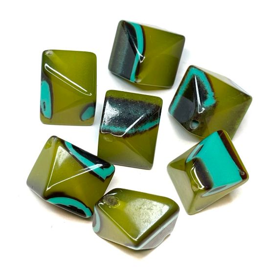 Picture of Resin Bead 27x24mm faceted Lime x5