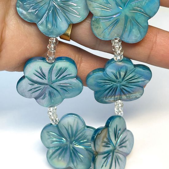 Picture of Shell bead flat flower 30mm Blue x5