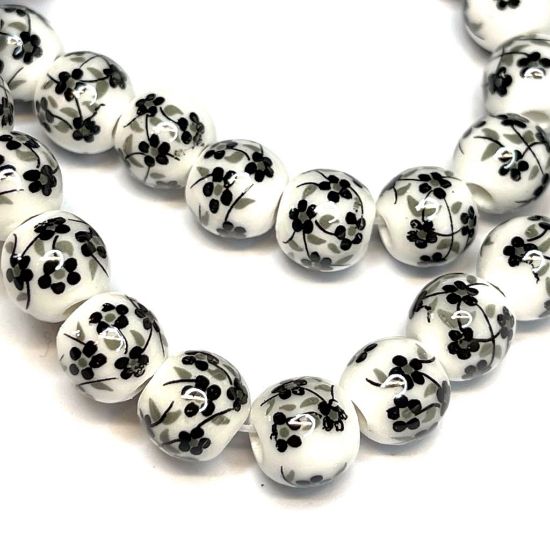 Picture of Porcelain bead 8mm w/ round flower motif Black/White x33cm