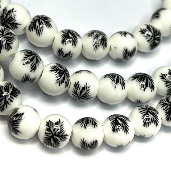 Picture of Porcelain bead 8mm w/ round leaf motif Black/White x33cm