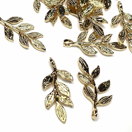 Picture of Pendant Leaf 25x11x1mm 18kt Gold Plated x1
