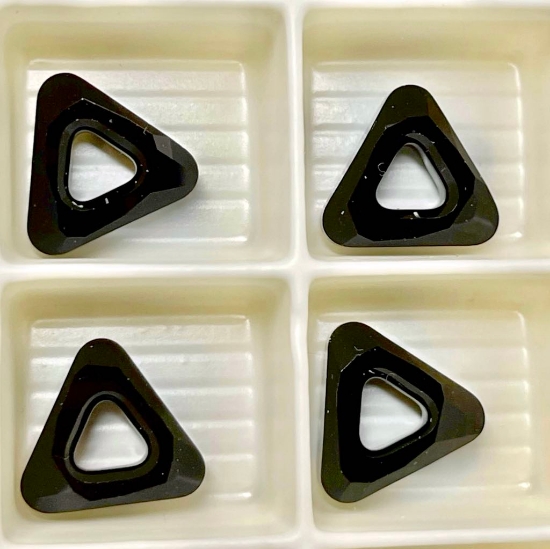 Picture of Swarovski 4737 Organic Cosmic Triangle 14mm Jet x1
