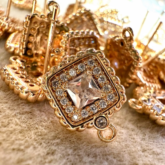 Picture of Ear stud 14x11mm square w/Cubic Zirconia 18kt Gold Plated x2