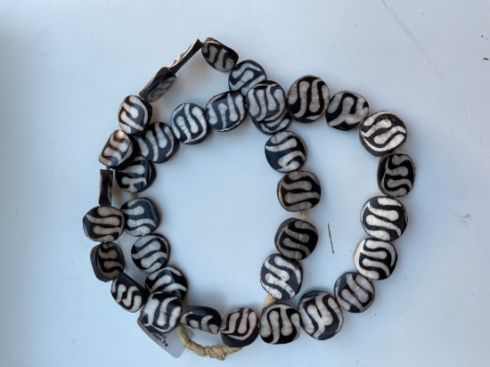 Picture of Trade Beads Batik Coin w/ Baroque Swirled Desing x35