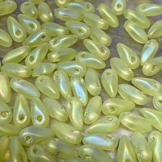 Picture of Mini Dagger 2.5x6mm Mat Iris Olivine x8g