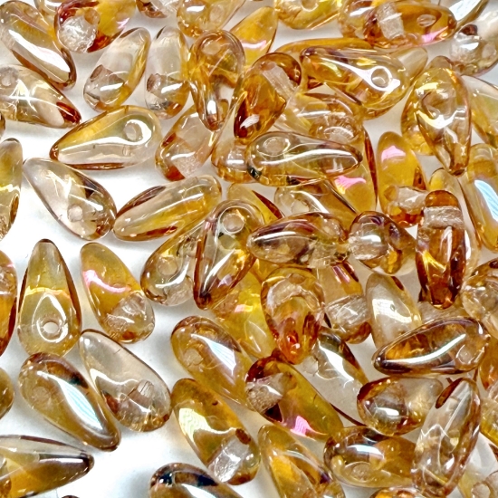 Picture of Mini Dagger 2.5x6mm Topaz - Champagne Luster x8g