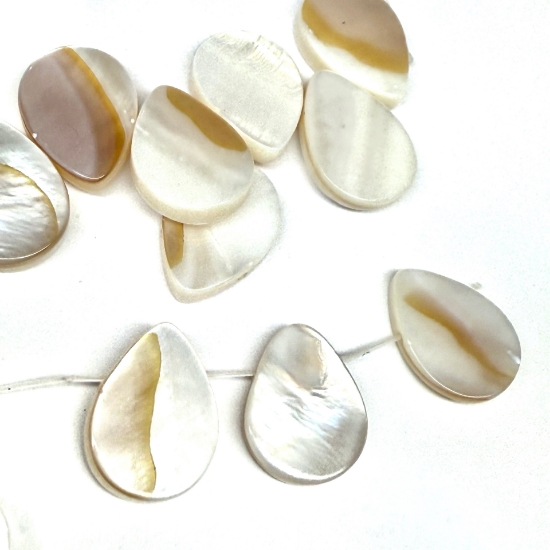 Picture of Mother-of-Pearl Shell 18x13mm top-drilled  Drop White x10