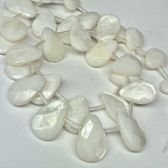Picture of Mother-of-Pearl Shell (natural) 14x10 mm-17x11mm faceted teardrop x27