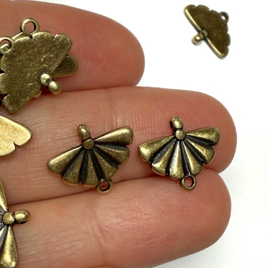 Picture of Cymbal - Sitia 8/0 Bead 15mm Antique Brass Plate x2