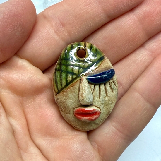 Picture of Ceramic Pendant Face Oval 38x27mm x1