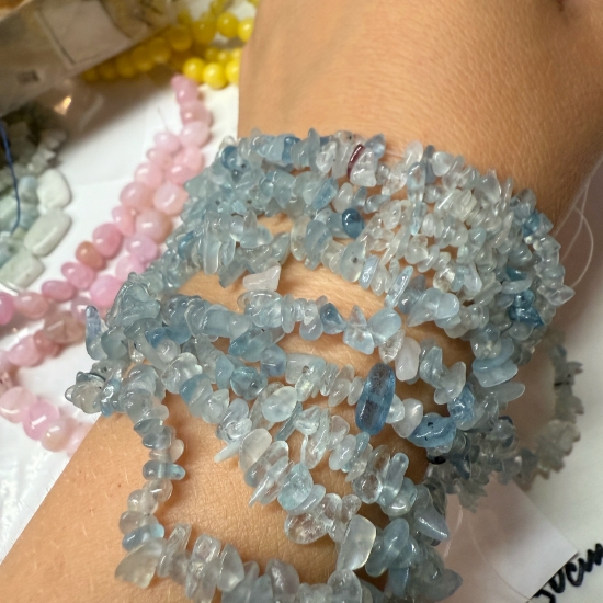 Picture of Aquamarine bead Chips 6x10mm x38cm