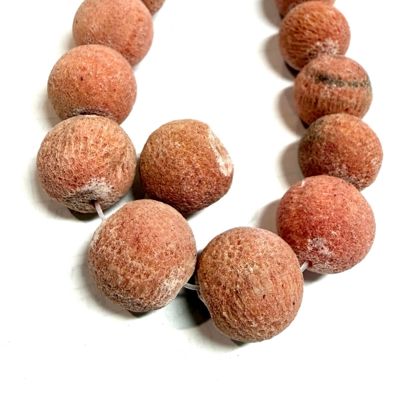 Picture of Sponge Coral (dyed) 16mm round Red x4