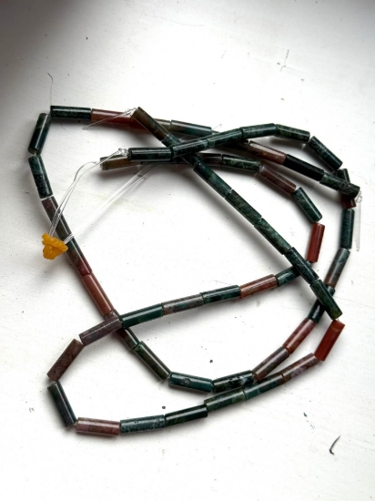 Picture of Rhodonite bead 12x4mm tube x39cm