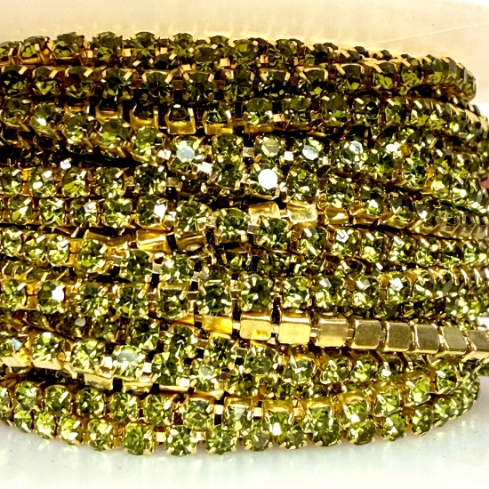 Picture of Strass Brass Chain 2.2mm raw brass - Olivine x1m