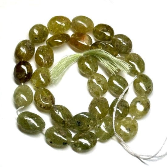 Picture of Grossularite Garnet bead 12x10mm hand-cut puffed oval x35cm
