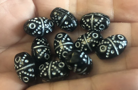 Picture of Vintage Czech Glass beads Textured 13x9mm oval  Black & Silver x10