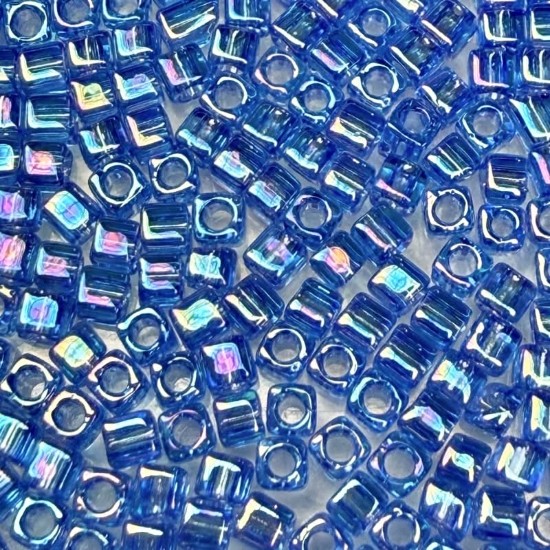 Afbeeldingen van Miyuki Cubes 1.8mm 261 Transparant Sapphire AB x10g