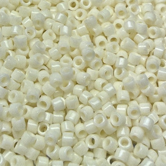 Изображение Miyuki Delica 11/0 DB1130 Opaque Ivory x10g