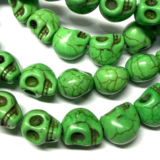 Bild von Synthetic Magnesite Skull 10x8mm Green x10